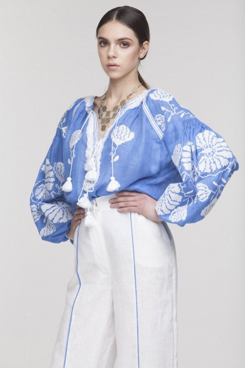 Bluză în stil Vyshyvanka „Blue Lily”.