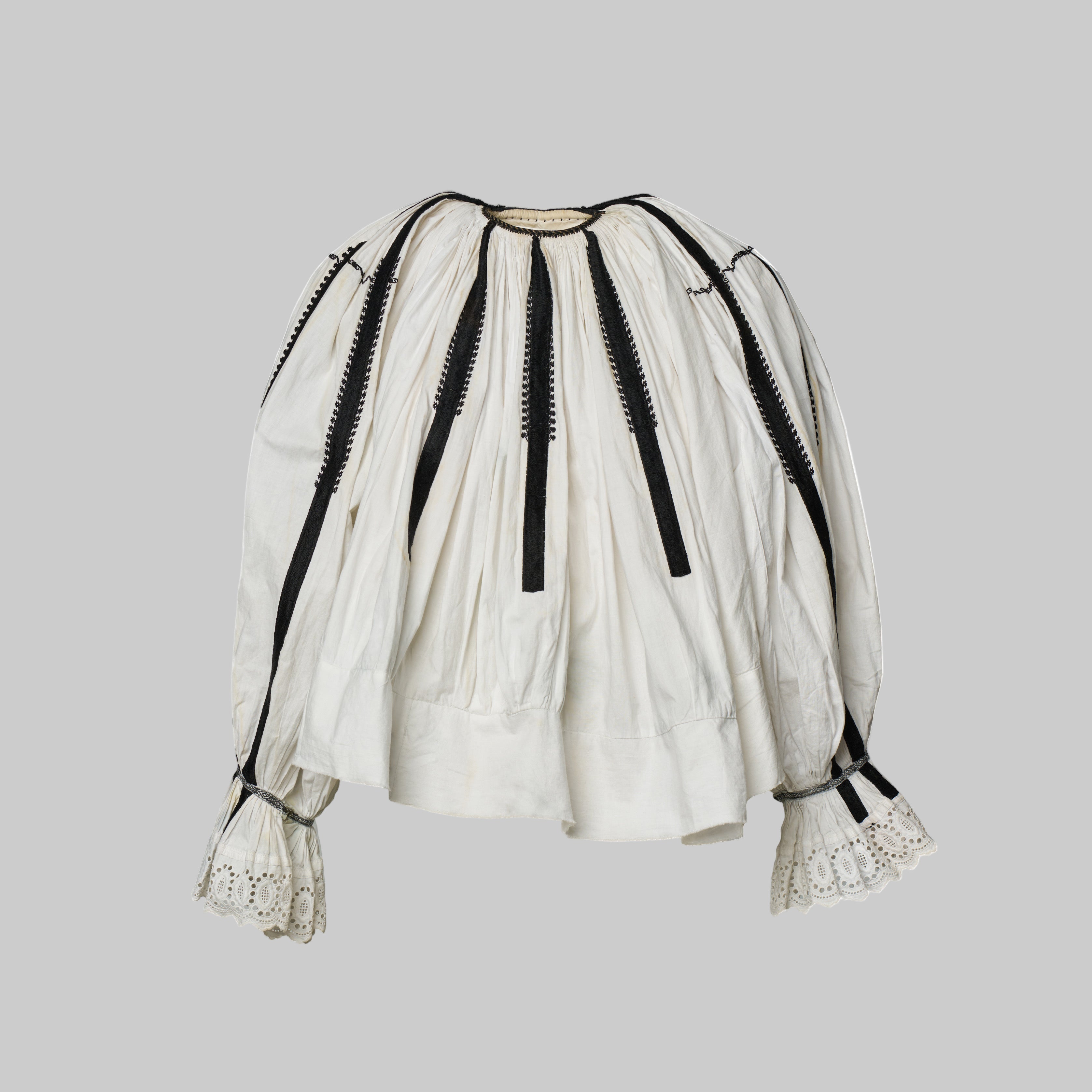 The Romanian Blouse Transylvania Sibiu - cca. 80 year old vintage find