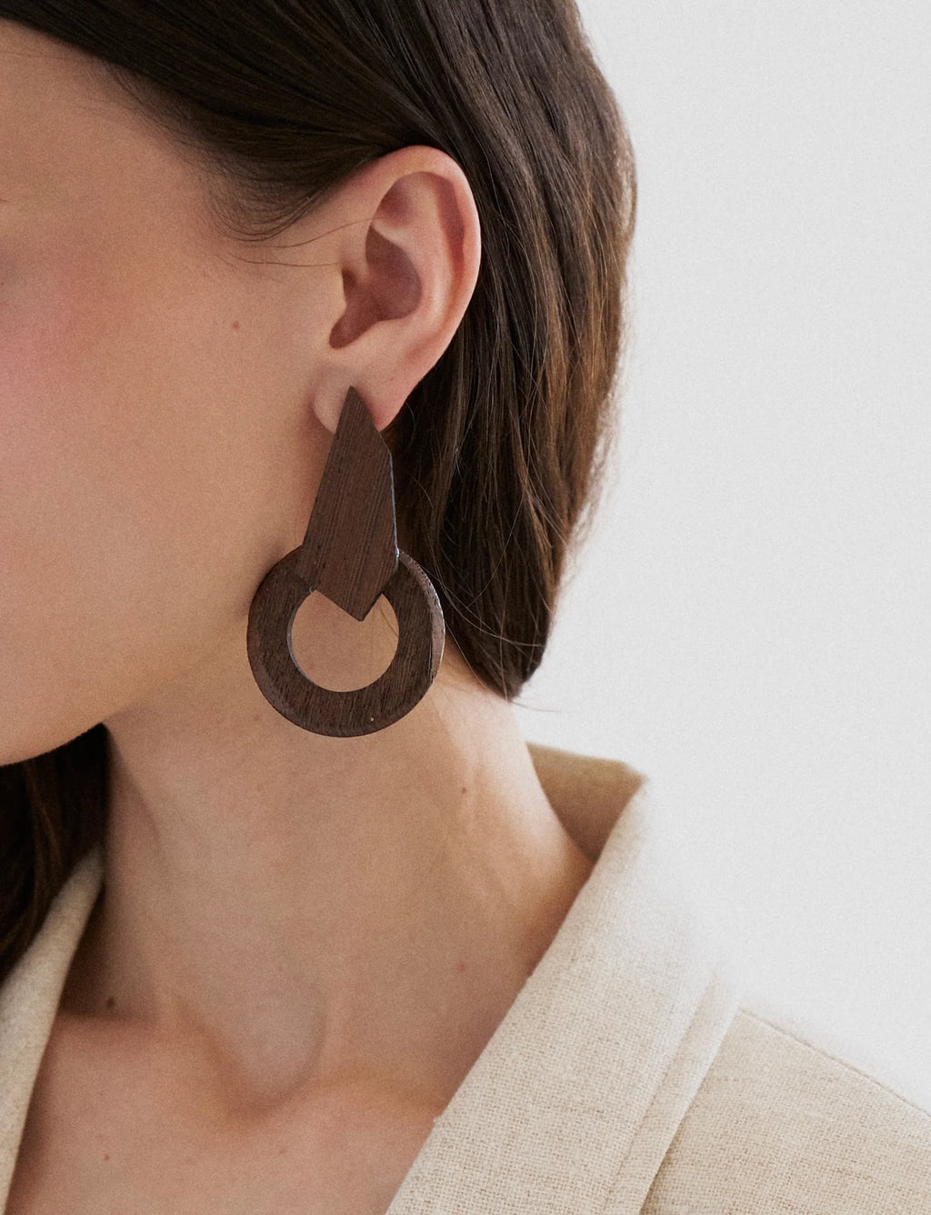 Katerini Mou Nina wooden earrings, circular design, detail