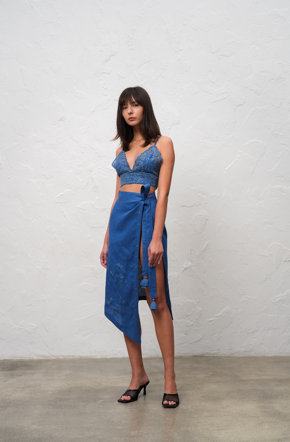 Hand-embroidered folk linen skirt with Richelieu cutwork – fabric detail