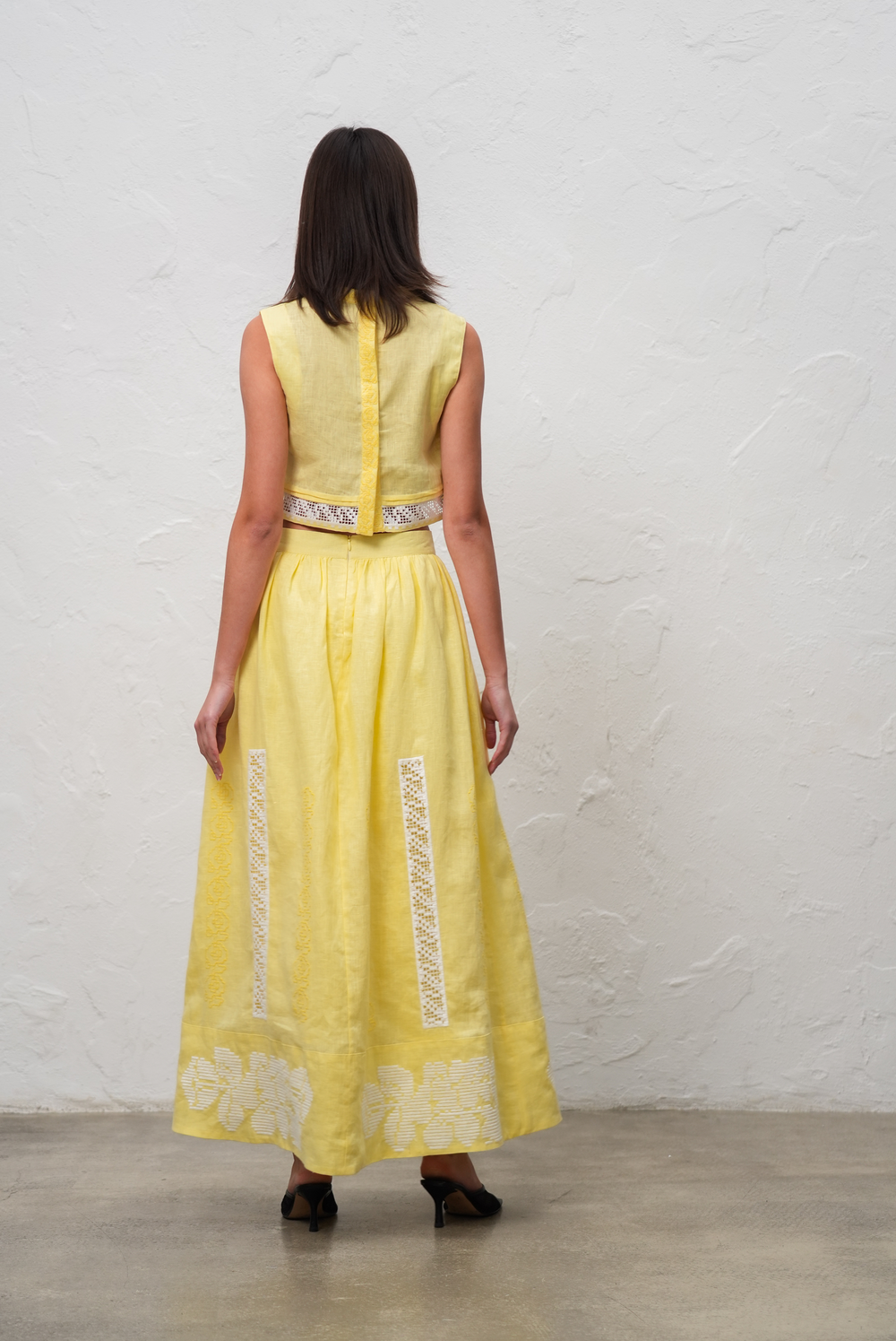 Hand-embroidered folk linen skirt with Richelieu cutwork in yellow – fabric detail