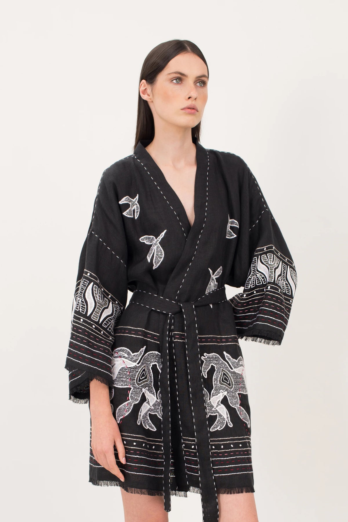 My Sleeping Gypsy, Embroidered dress, white, linen, hand-embroidered – styled look