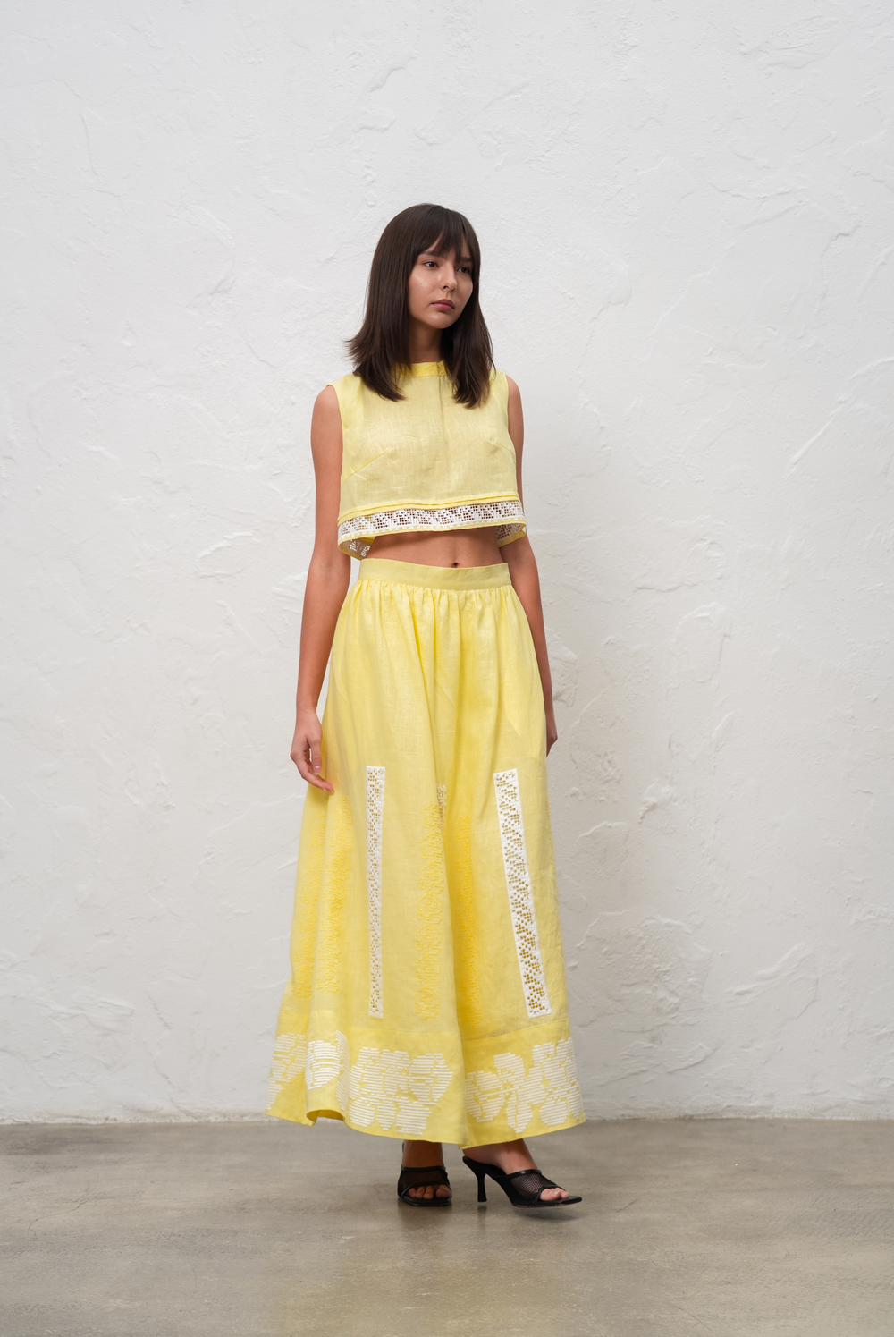 Hand-embroidered folk linen skirt with Richelieu cutwork in yellow – embroidery detail