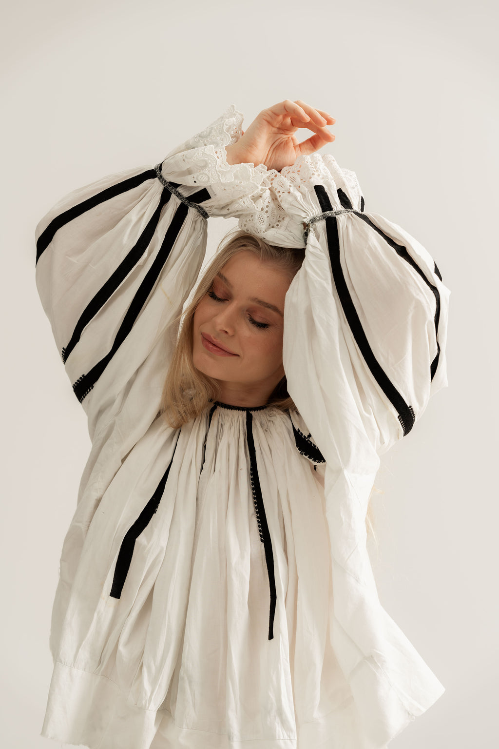 The Romanian Blouse Transylvania Sibiu - cca. 80 year old vintage find