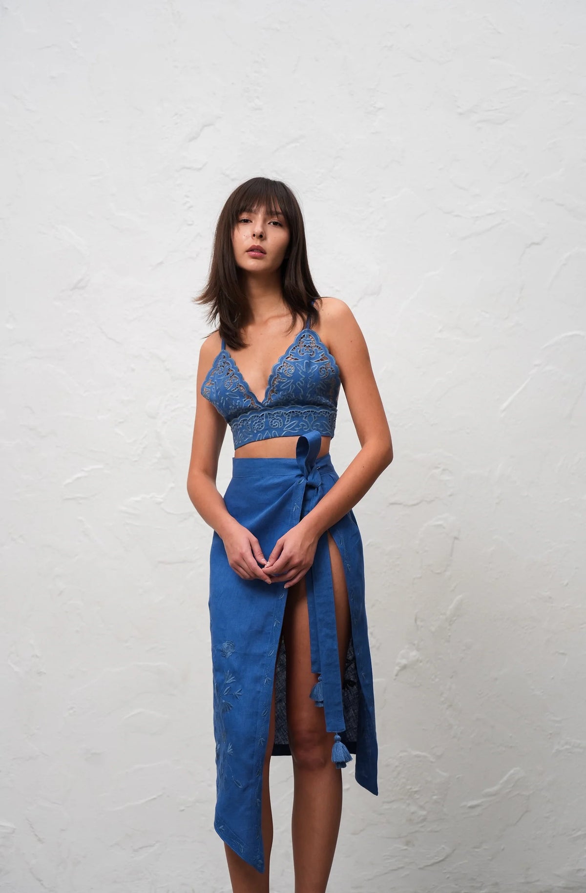Hand-embroidered Richelieu cutwork linen top in steel blue – embroidery detail
