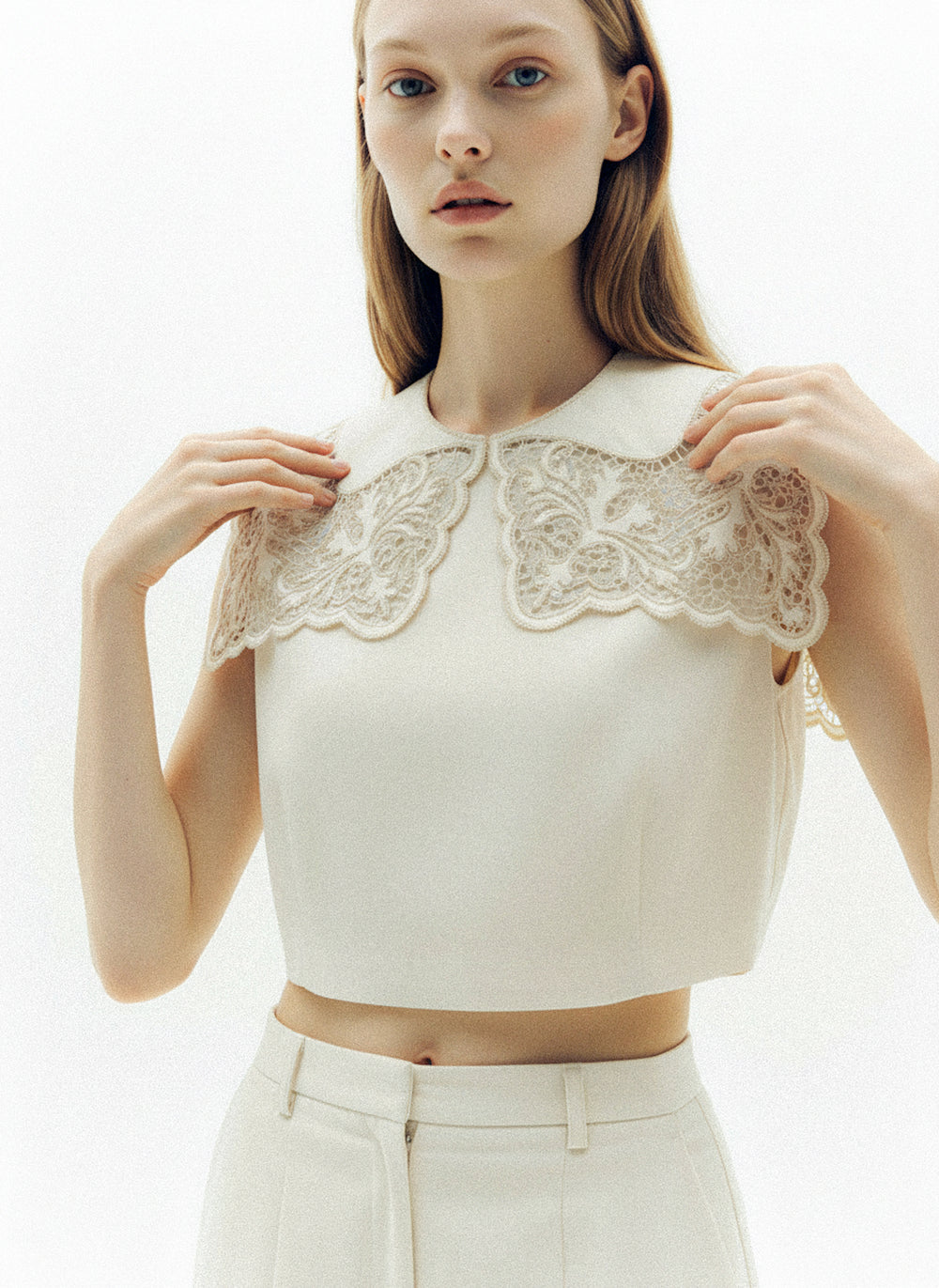 Hand-embroidered Richelieu cutwork detachable collar – fabric detail