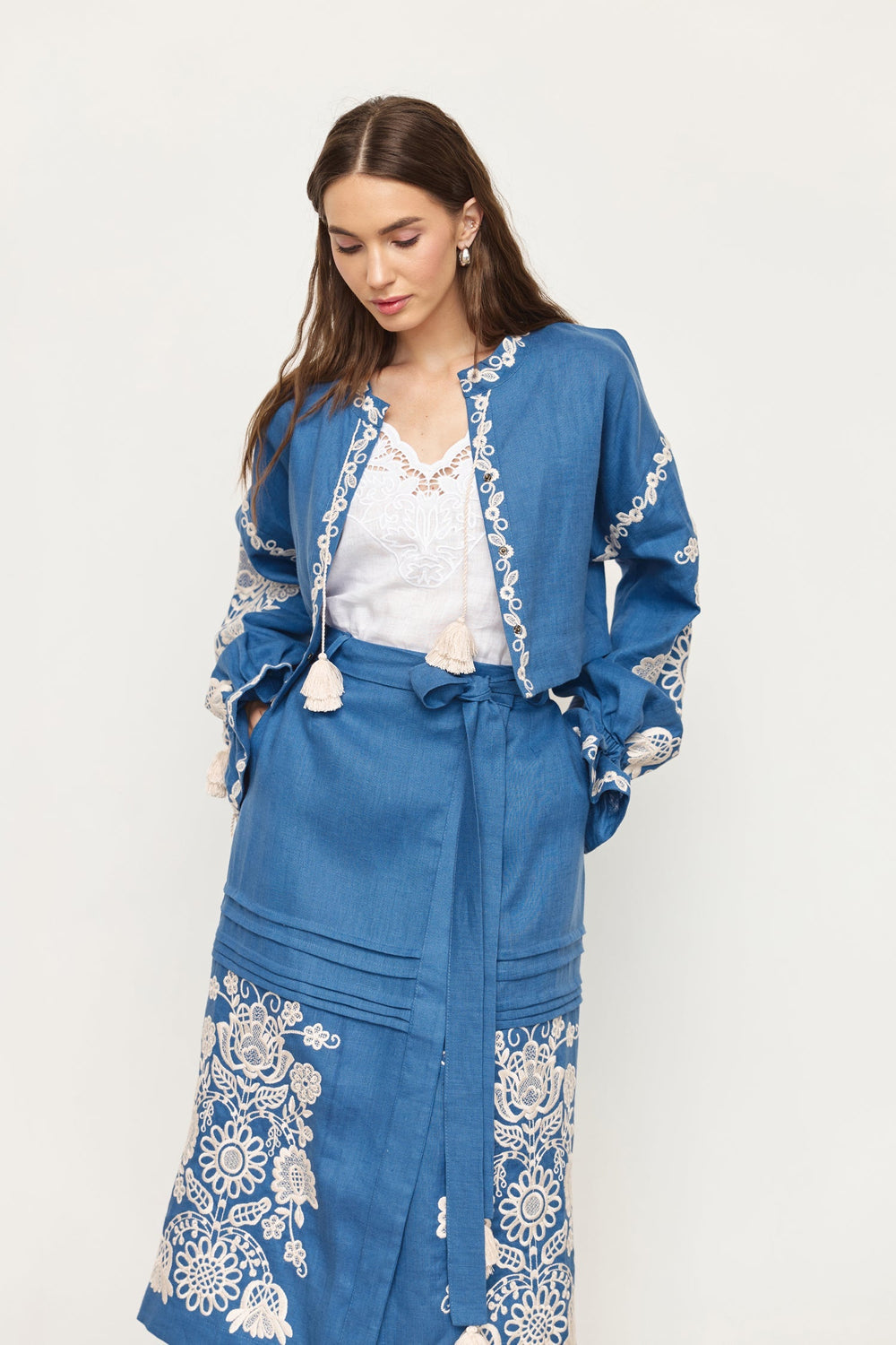 Hand-embroidered folk linen skirt with Richelieu cutwork – fabric detail