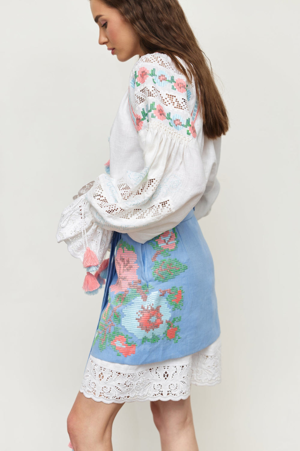 Hand-embroidered folk linen skirt with Richelieu cutwork – styled look