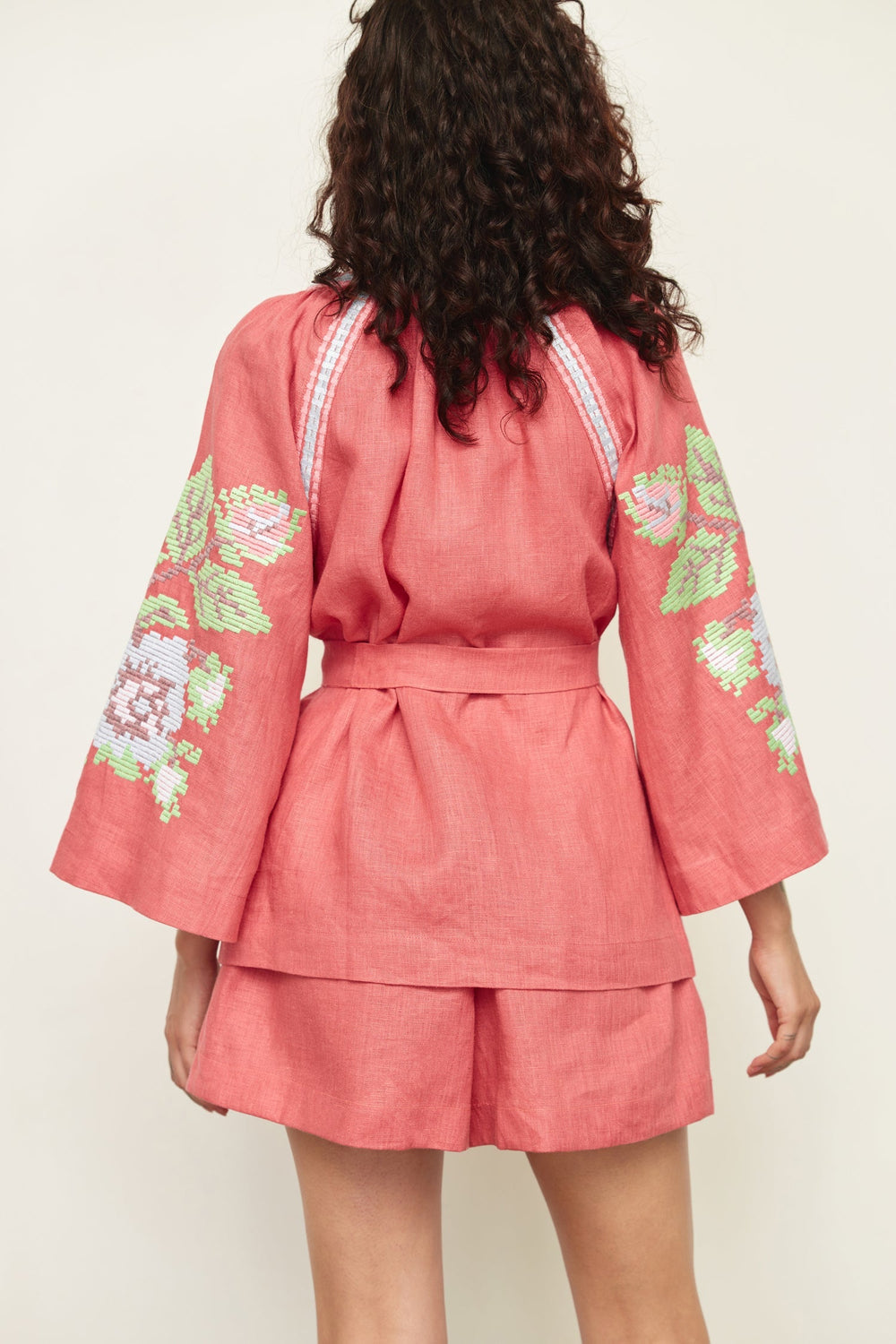 Hand-embroidered folk linen shorts – fabric detail