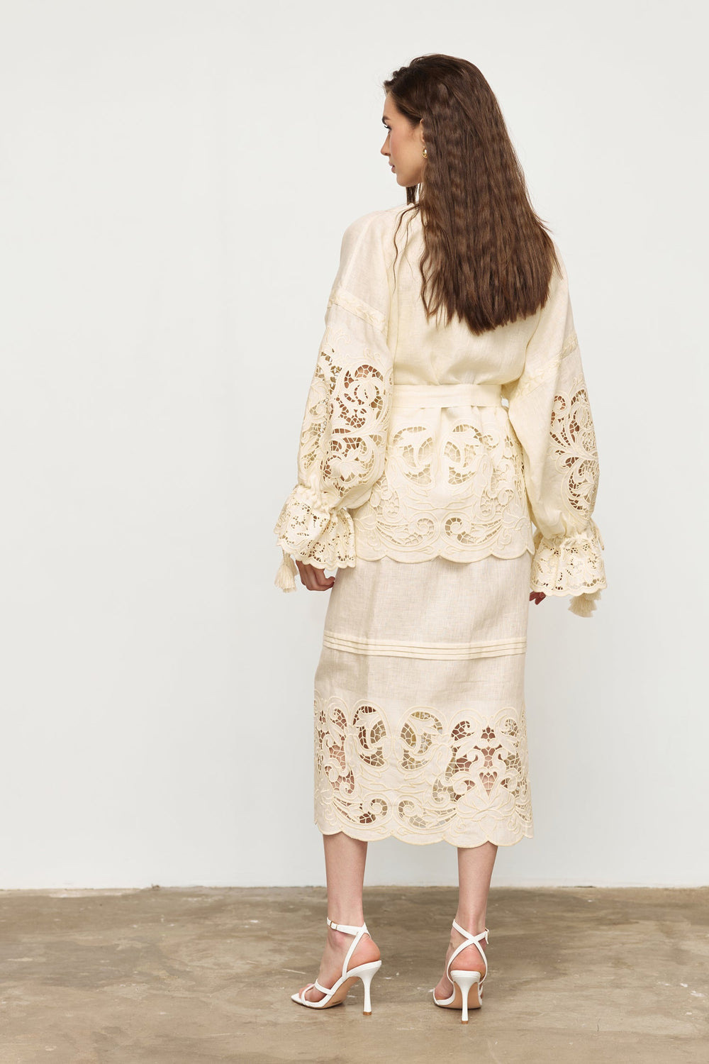 ANNABO BLOUSE ROUMAINE SHOP Hand-embroidered folk linen skirt with Richelieu cutwork – back view 