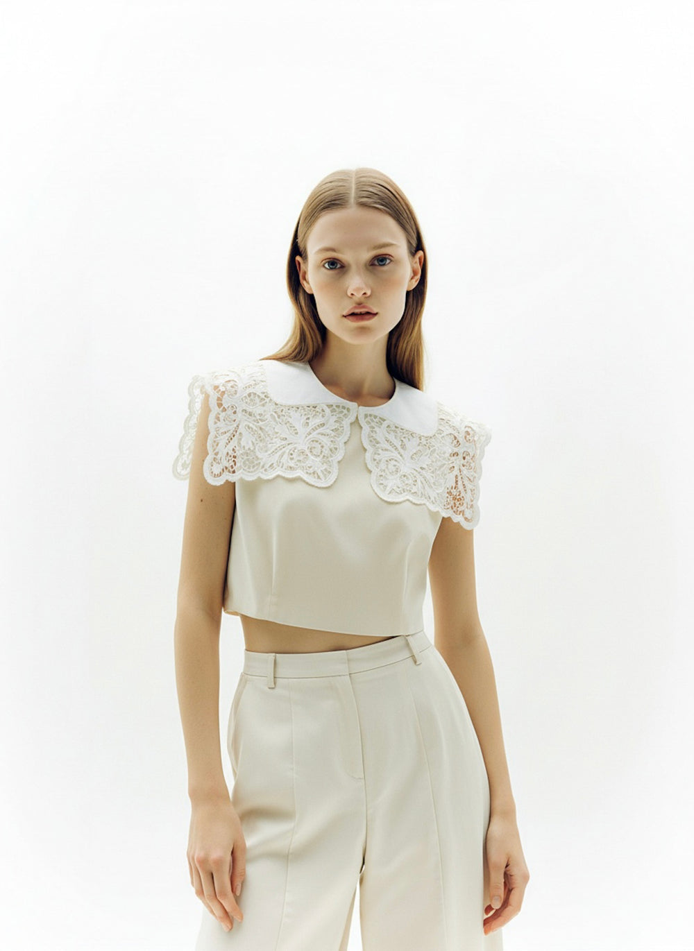 Hand-embroidered Richelieu cutwork detachable collar in white – embroidery detail