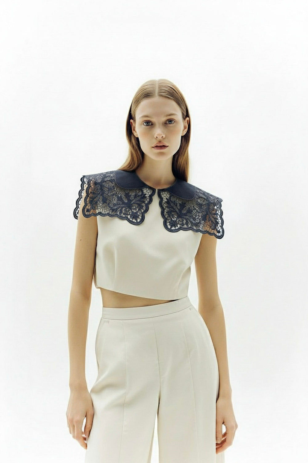Hand-embroidered Richelieu cutwork detachable collar in navy blue – embroidery detail