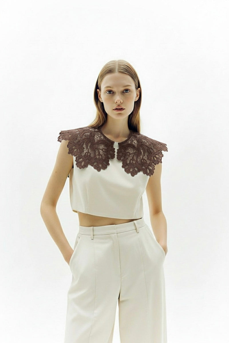 Hand-embroidered Richelieu cutwork detachable collar in brown – embroidery detail