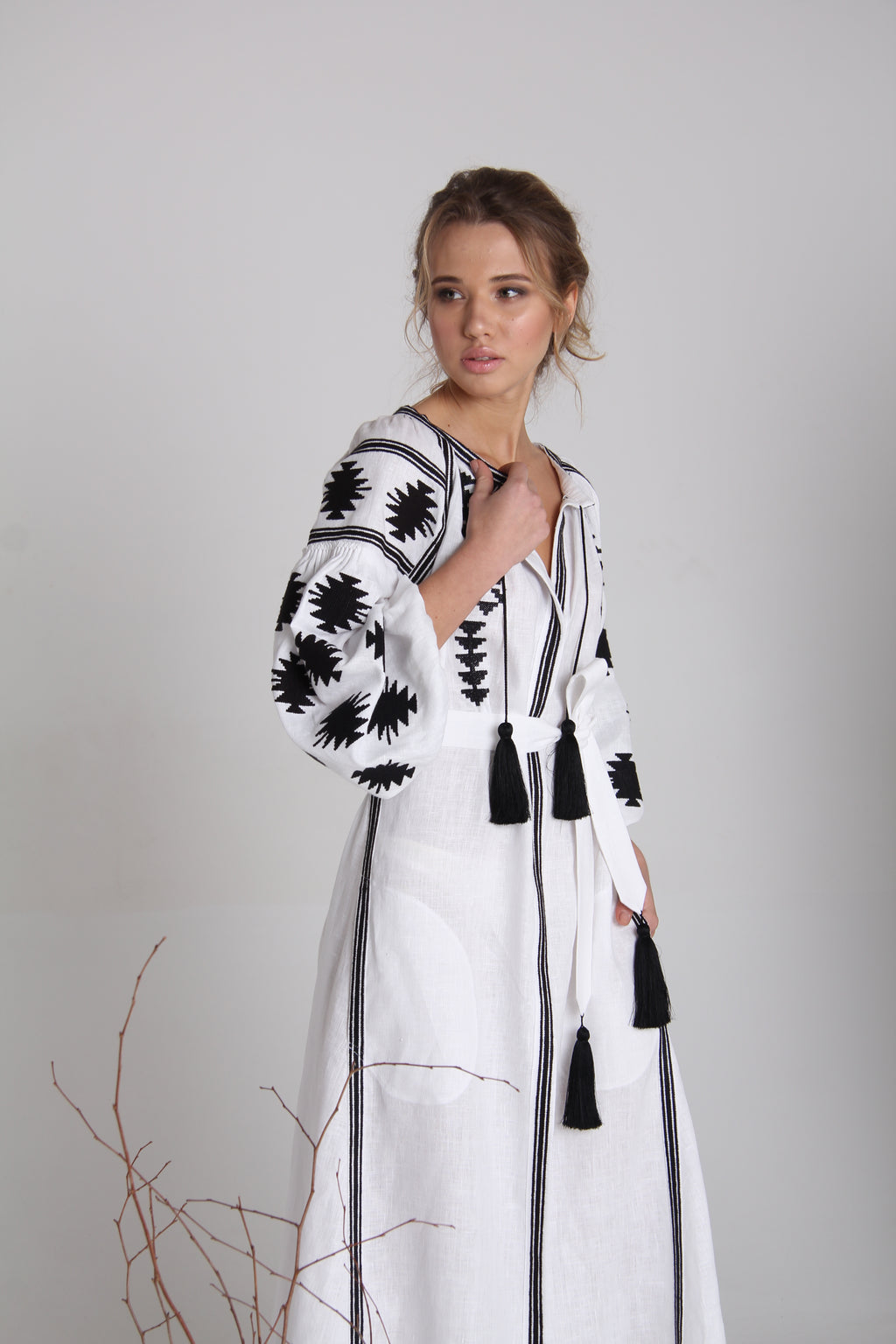 Rochie caftan cu broderie albă Geometry