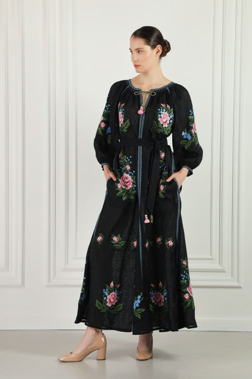 Rochie din in brodată manual – Evelyn 