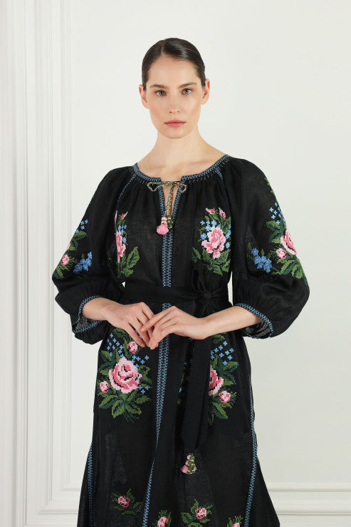 Rochie din in brodată manual – Evelyn 