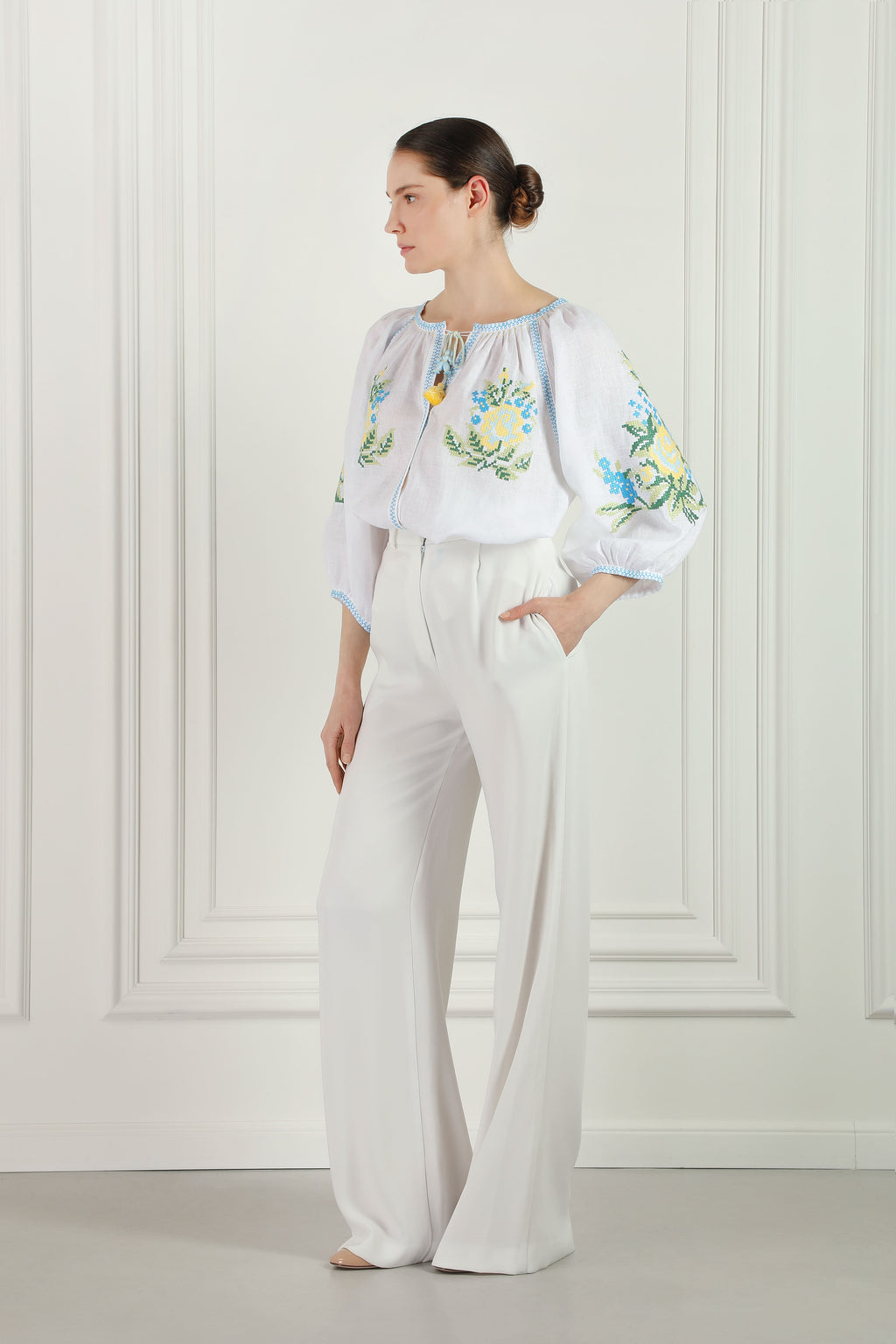 Evelyn white linen blouse, three-quarter embroidered sleeve