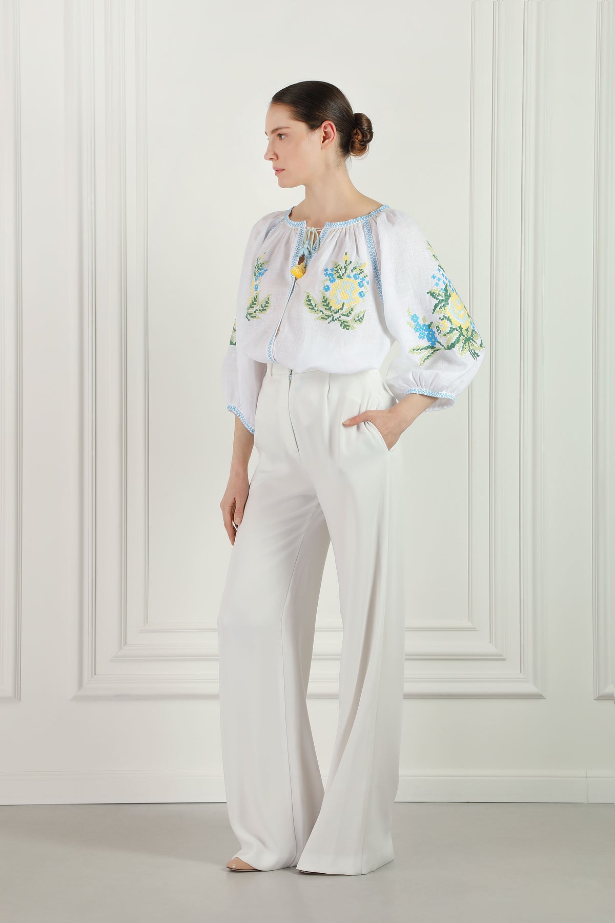 Evelyn white linen blouse, three-quarter embroidered sleeve