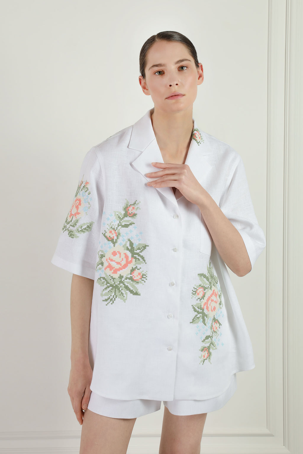 Women white linen costume set floral embroidery Eneida