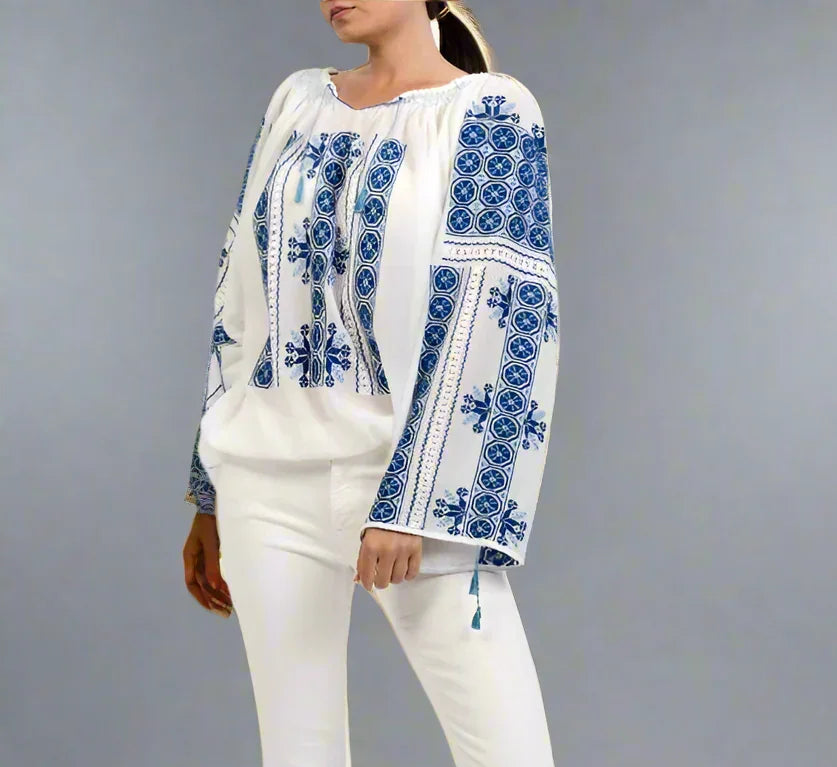 Ie romaneasca cusuta manual albastru motiv roata norocului breaza