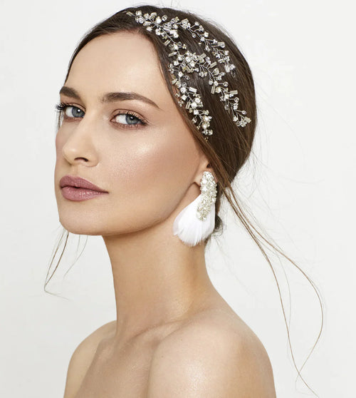 Katerini Mou, Earrings, white, handmade – close-up