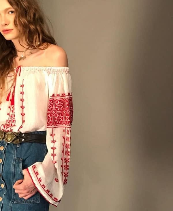 La blouse roumaine with red embroidery Blouse Roumaine Shop