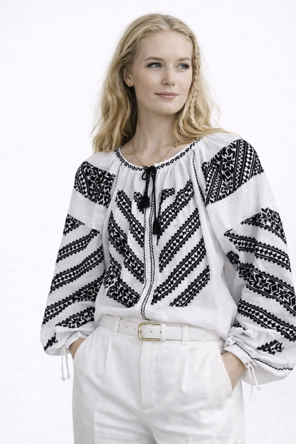 Hand-Embroidered Romanian Blouse – Model Nocturne