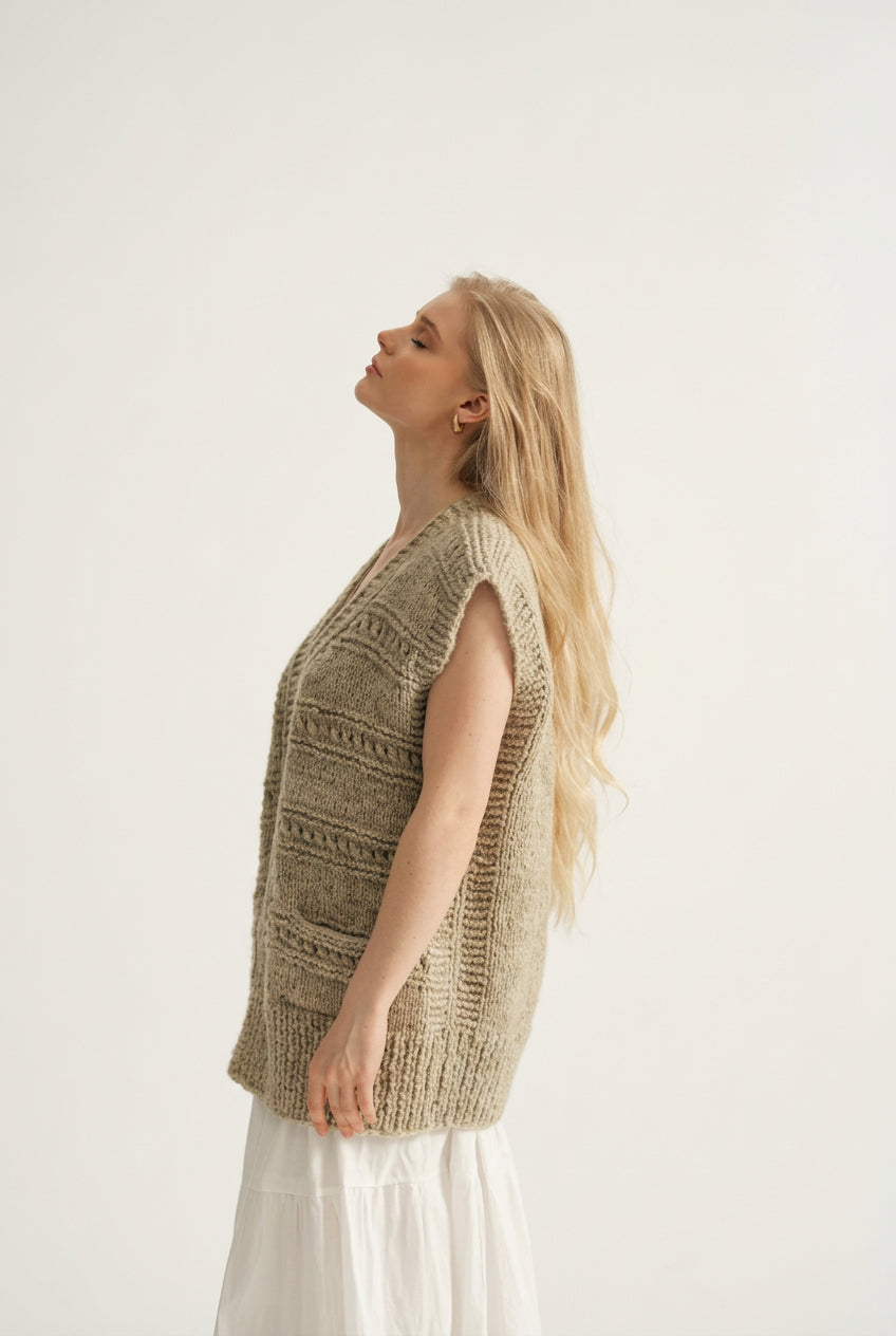 Embroidered vest, brown, wool, hand-embroidered – fabric detail