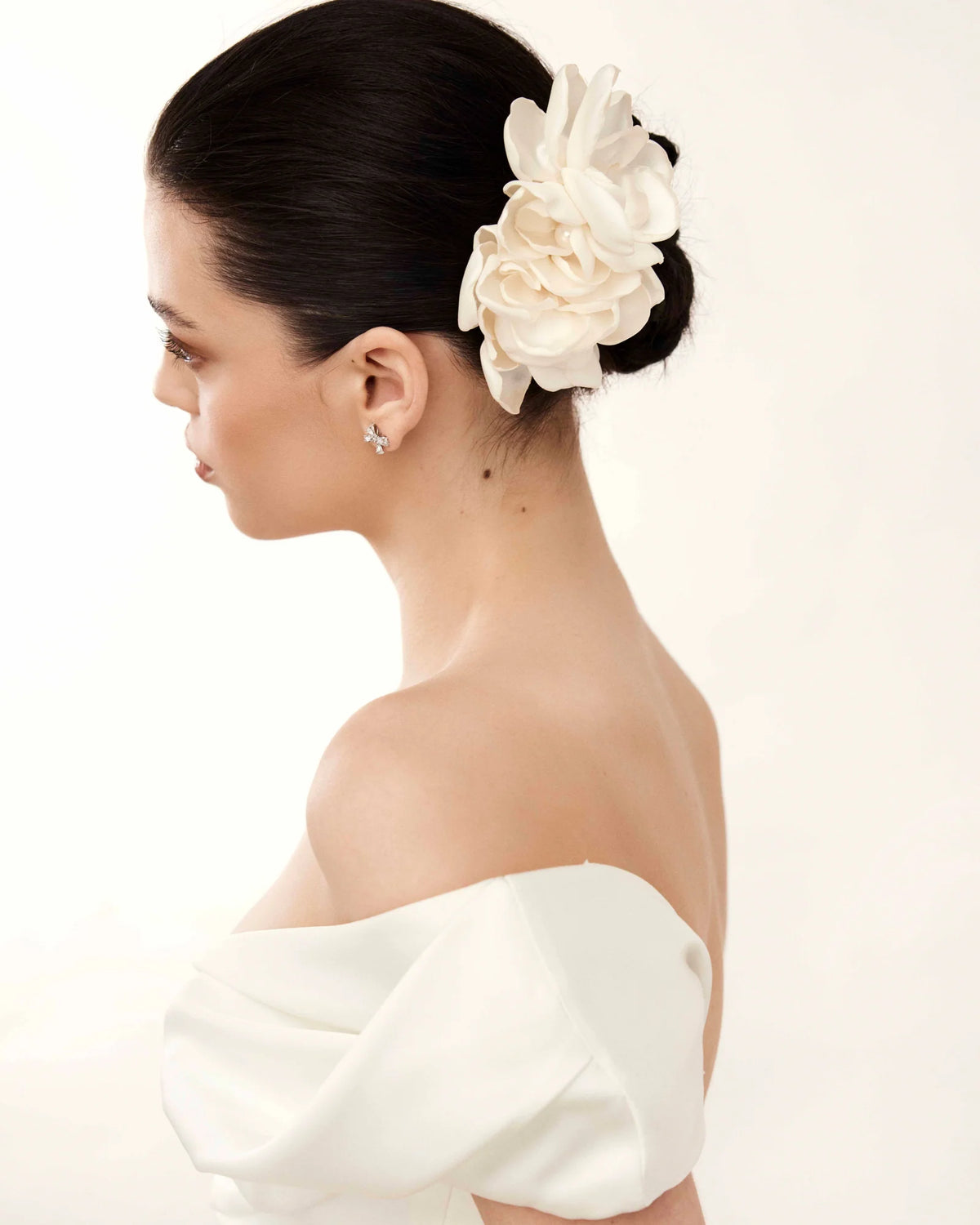 Ivory satin flower hair accessory, detail