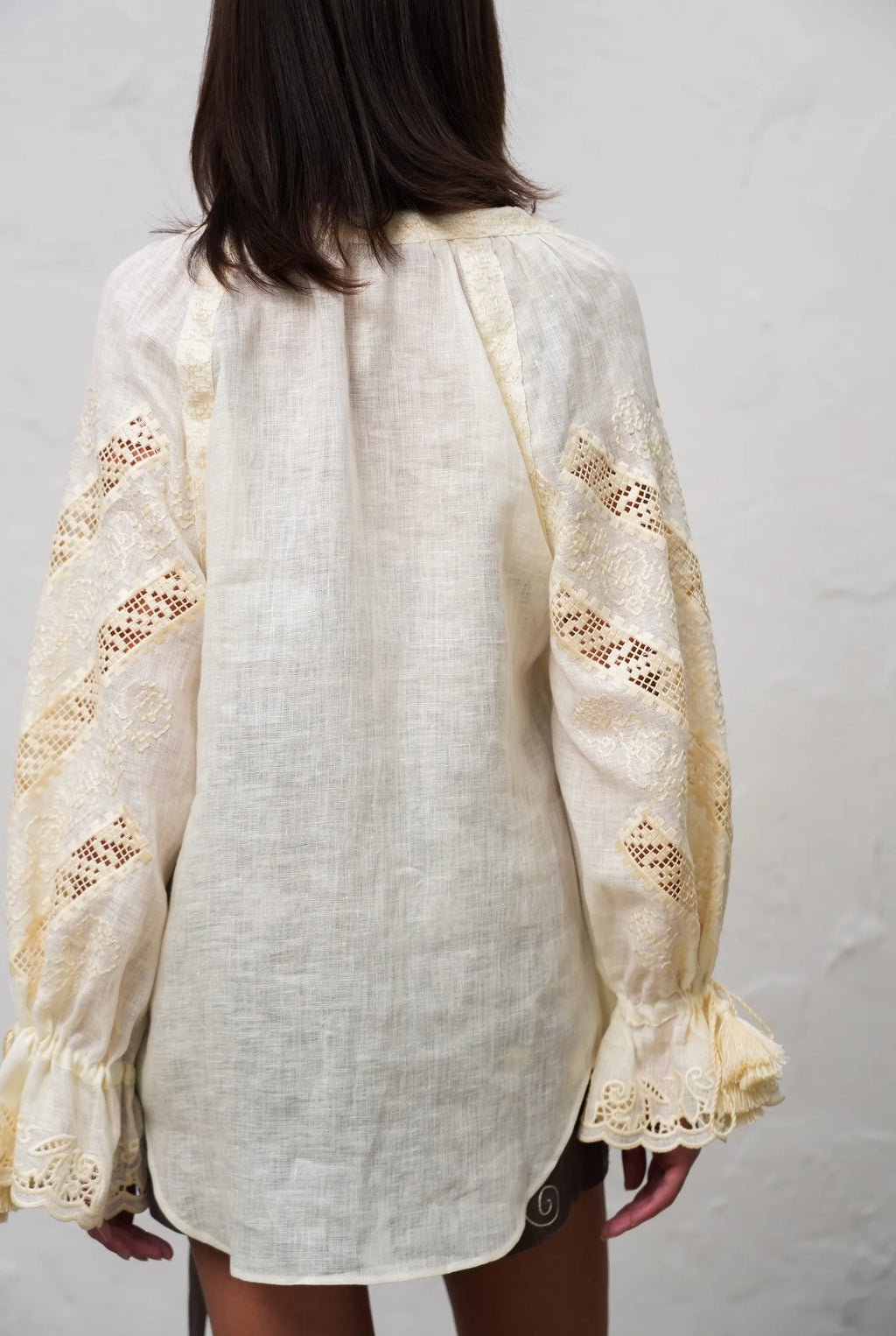 Hand-embroidered linen blouse in ivory – fabric detail