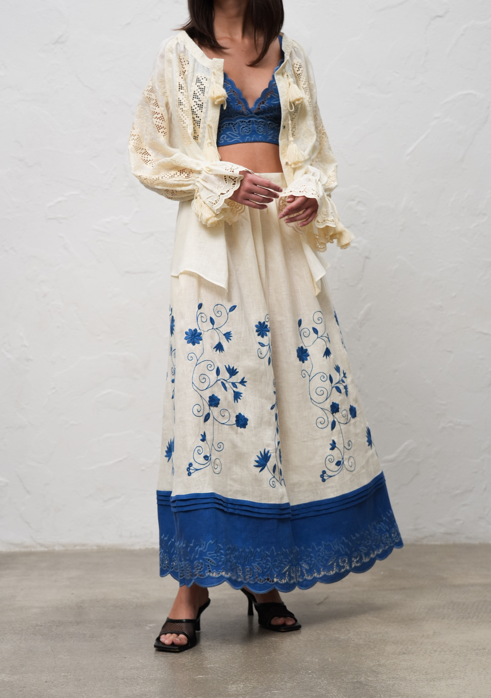 Hand-embroidered folk linen skirt with Richelieu cutwork – fabric detail