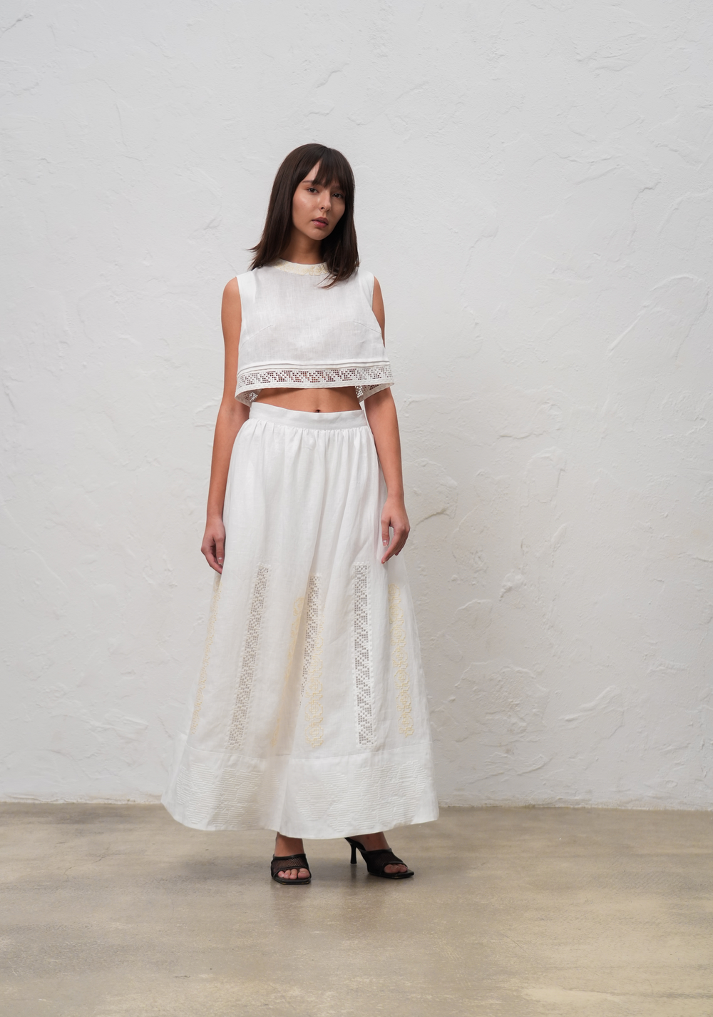 Hand-embroidered folk linen skirt with Richelieu cutwork – embroidery detail