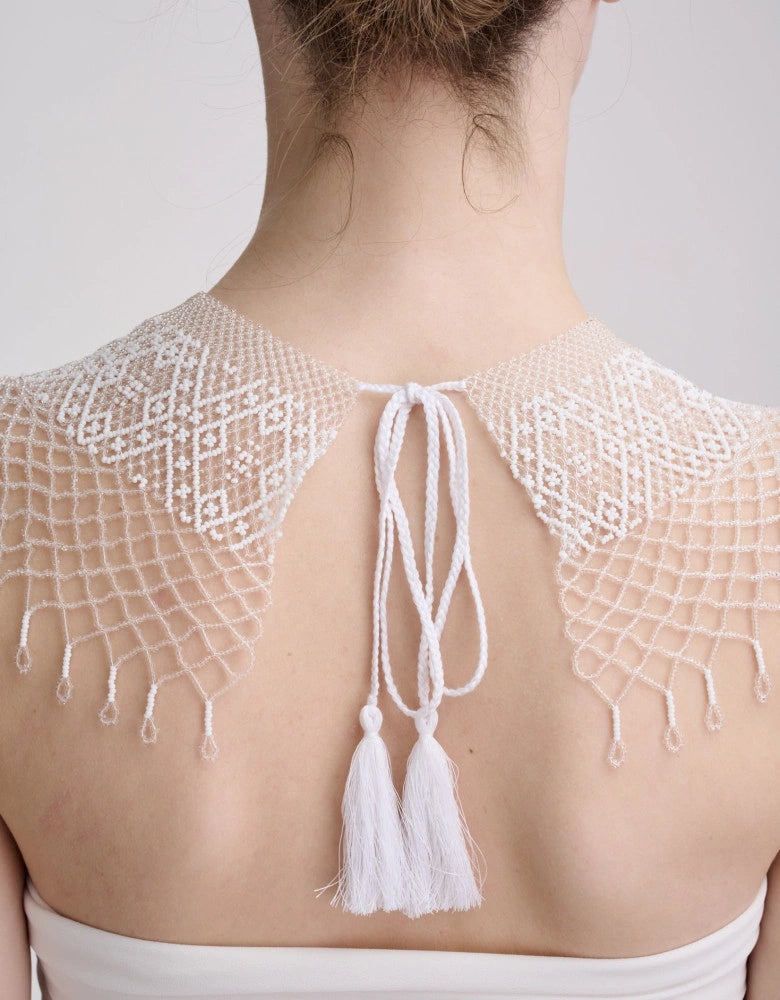 Koza Dereza, Necklace, white, handmade – close-up