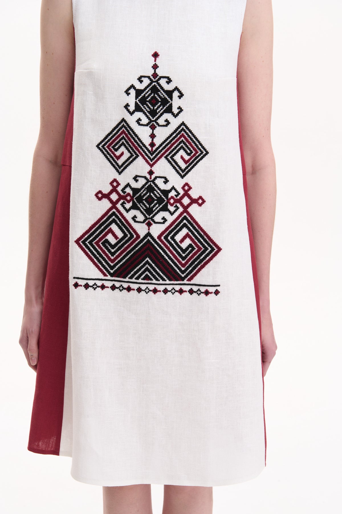 White dress with red and black geometric patterns koza dereza