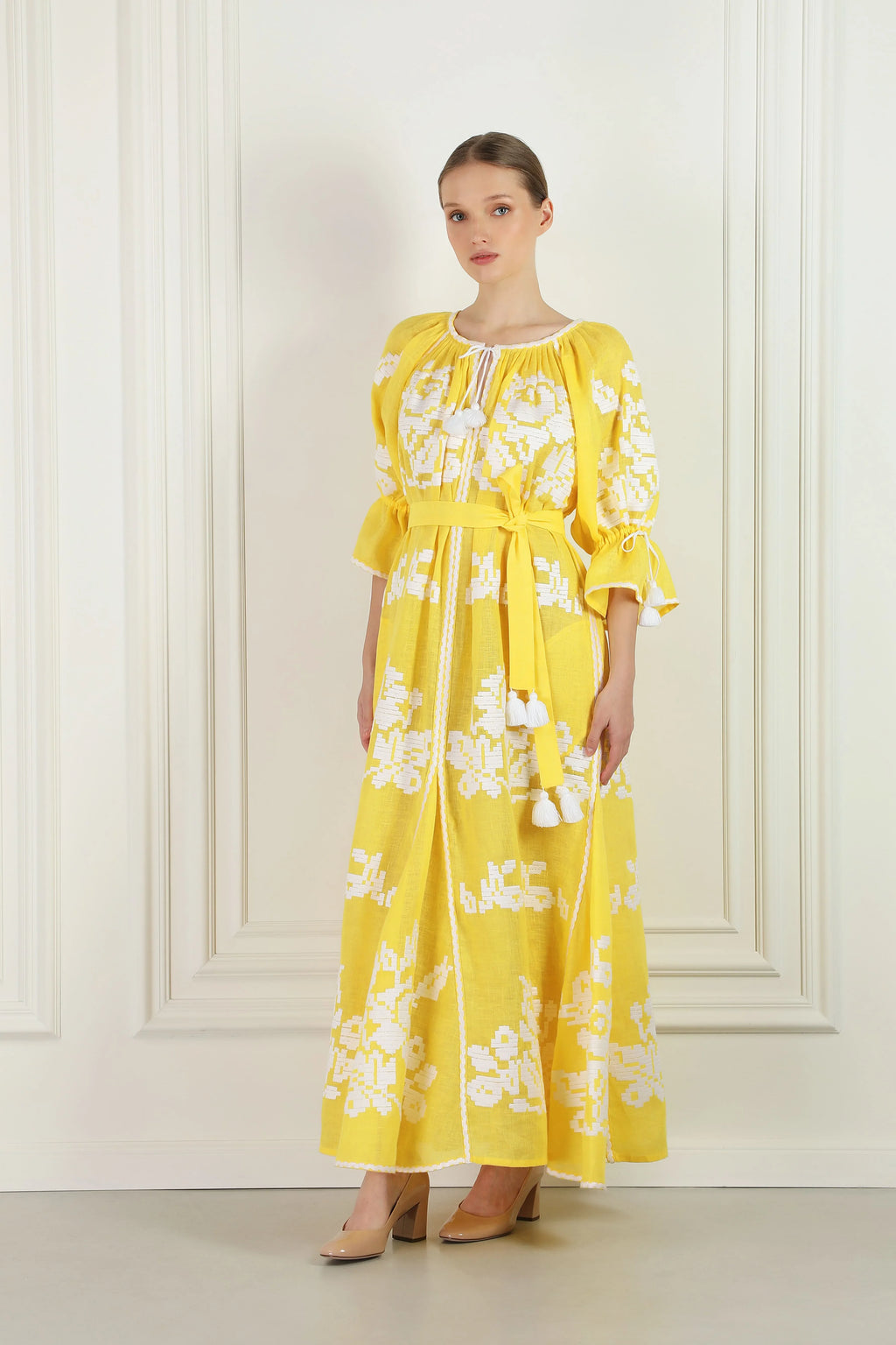 Foberini, Embroidered dress, yellow, floral motif, hand-embroidered – embroidery detail