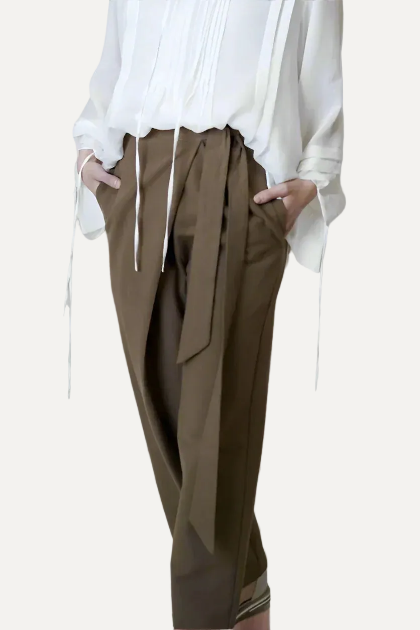 PoeticAlb, Linen trousers, brown, cotton, handmade – close-up