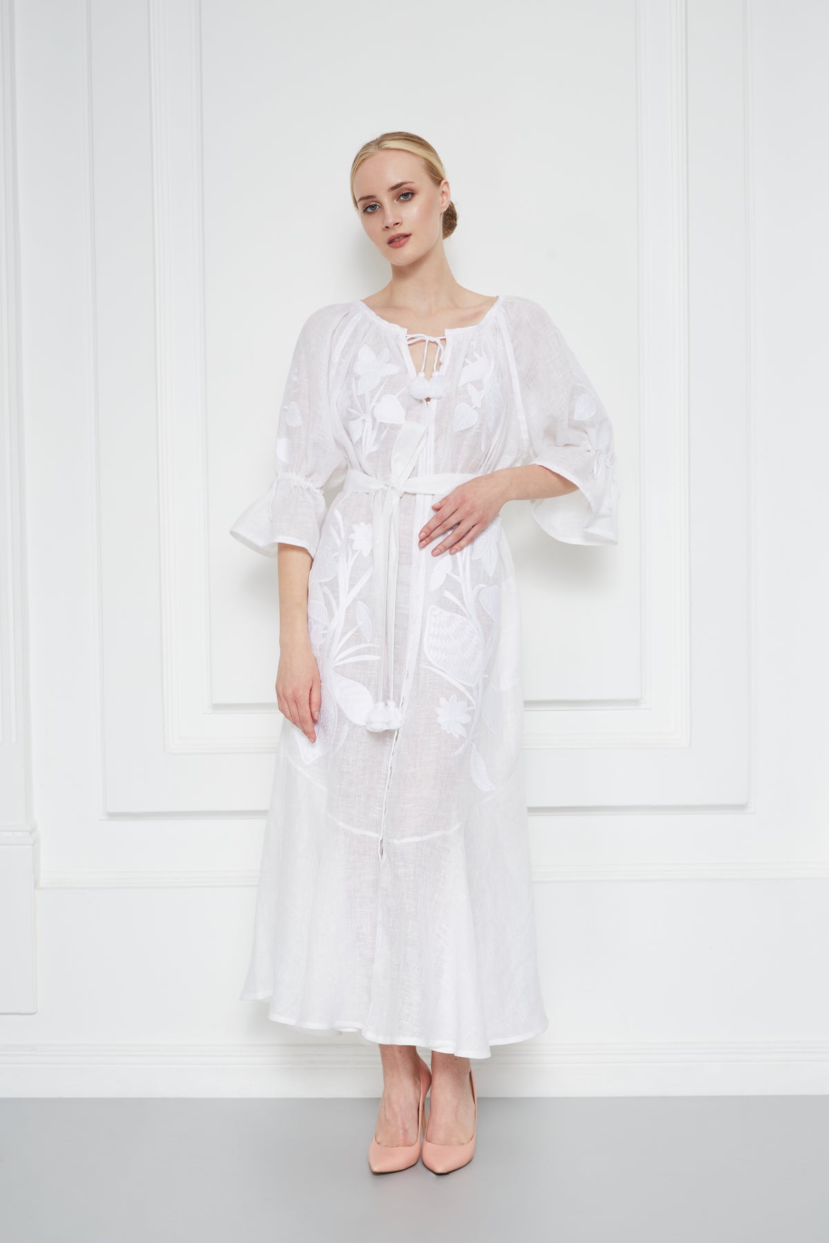 Foberini, Embroidered dress, white, floral motif, hand-embroidered – embroidery detail