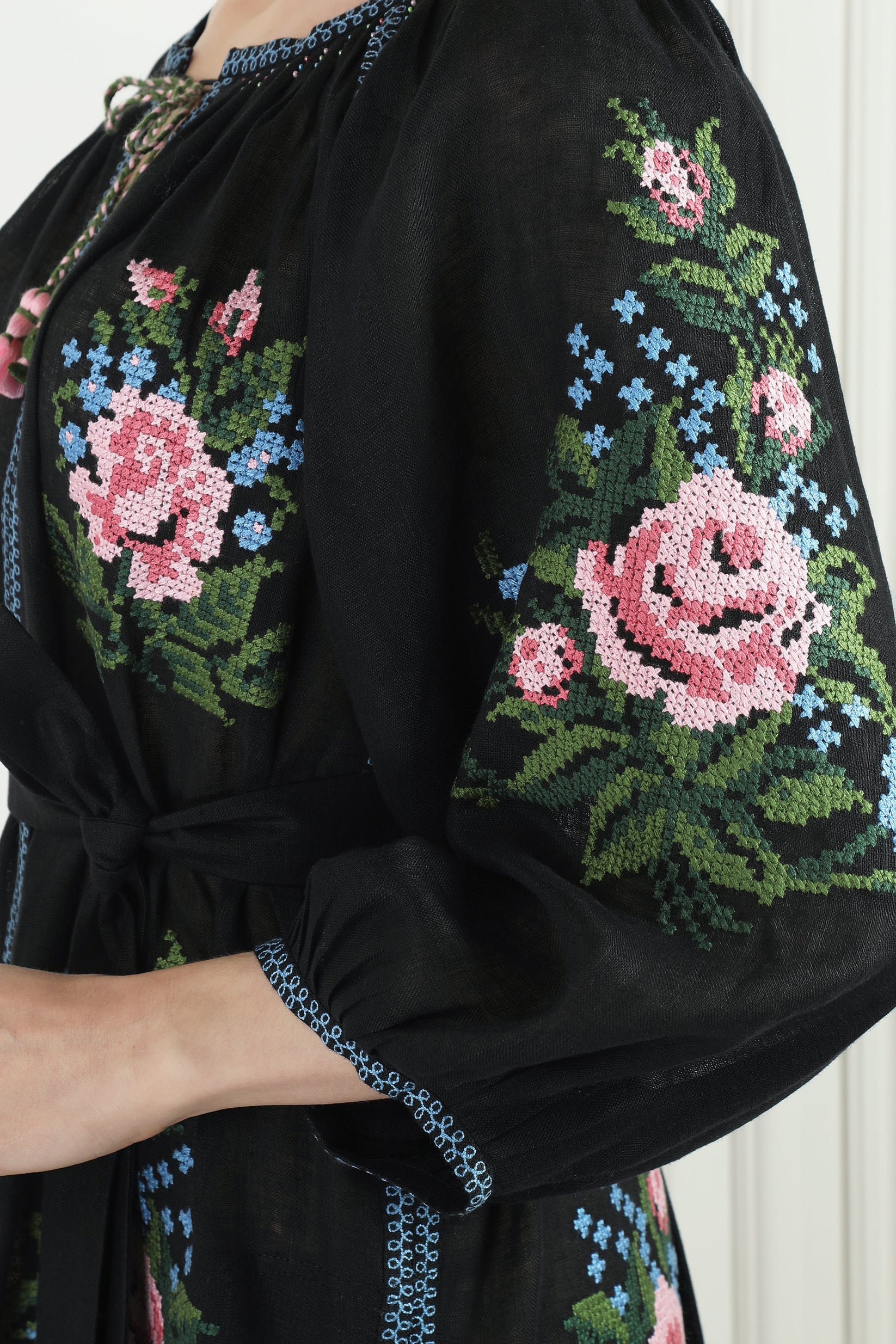 Evelyn Floral Embroidered Black Dress –