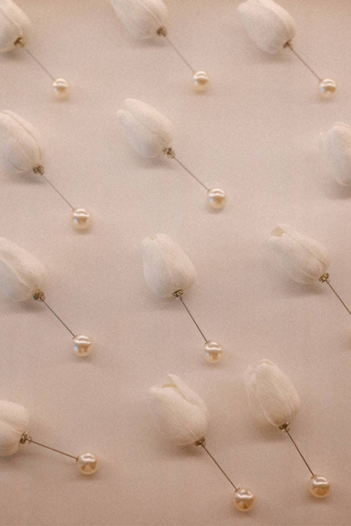 Tulip Lapel Pin White