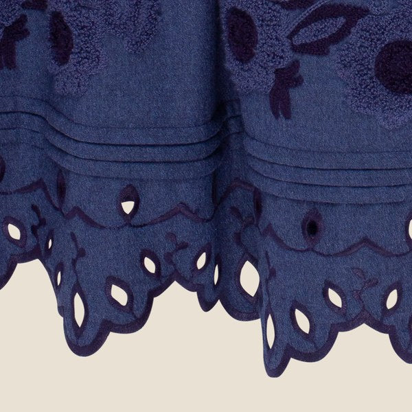 Broderie anglaise — eyelet work