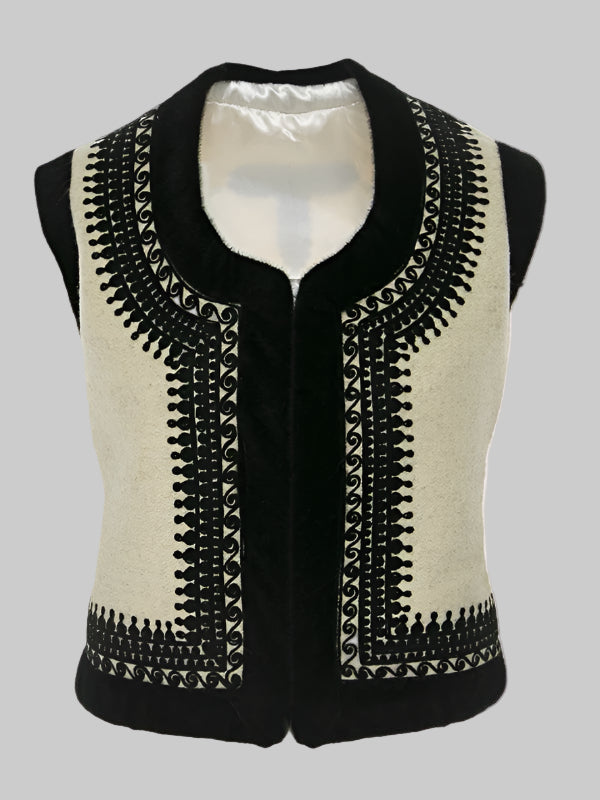 Vestă Scurtă Ecru din Lână și Cașmir cu Broderie Neagră, Lucrată Manual de Artizani Români (01)