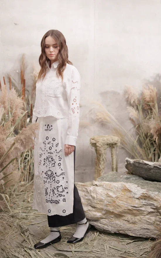 Tree of Life cropped white linen blouse - sleeve detail