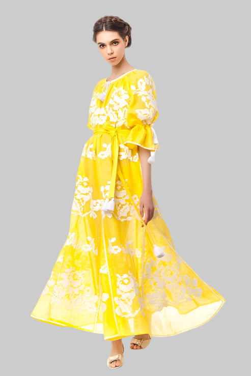 Rochie de vară inspirată de Vyshyvanka, brodată manual