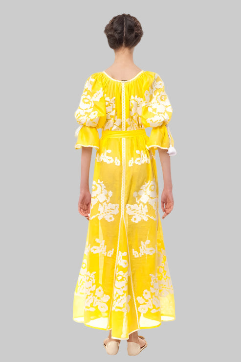 Rochie de vară inspirată de Vyshyvanka, brodată manual