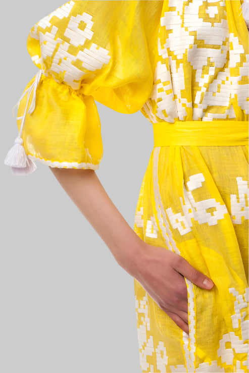 Rochie de vară inspirată de Vyshyvanka, brodată manual