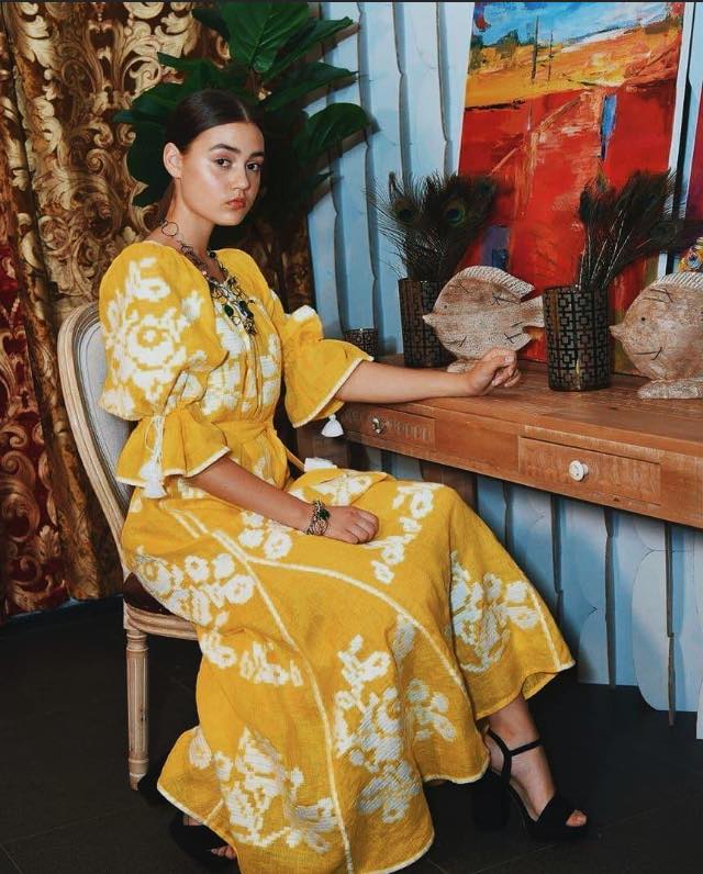 Rochie de vară inspirată de Vyshyvanka, brodată manual