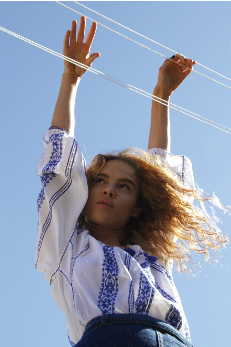 Bluză românească împletită în albastru