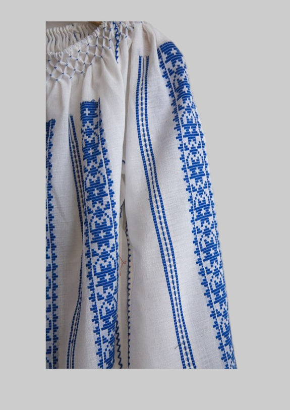 Bluză românească împletită în albastru