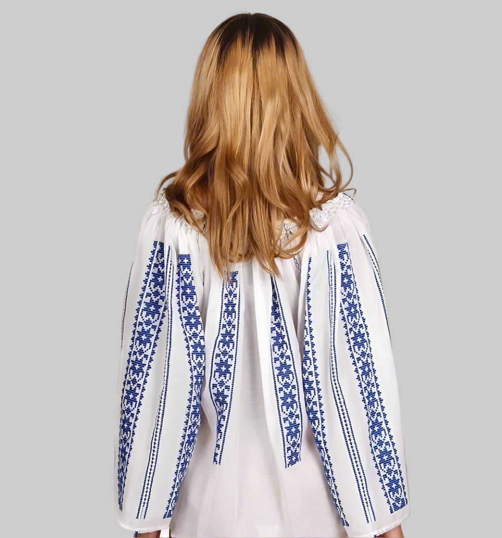 Bluză românească împletită în albastru