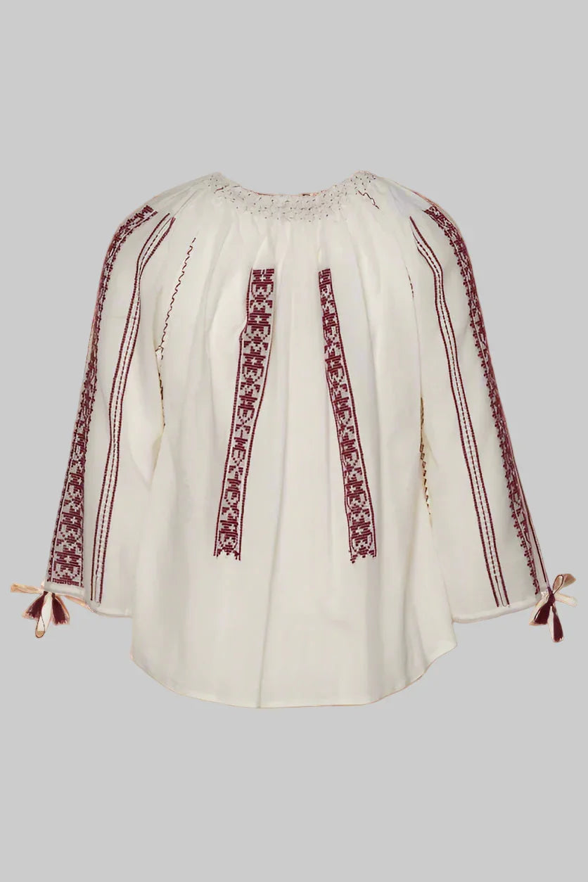 Bluză românească împletită în Burgundia